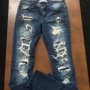 Kan can distressed skinny jeans
